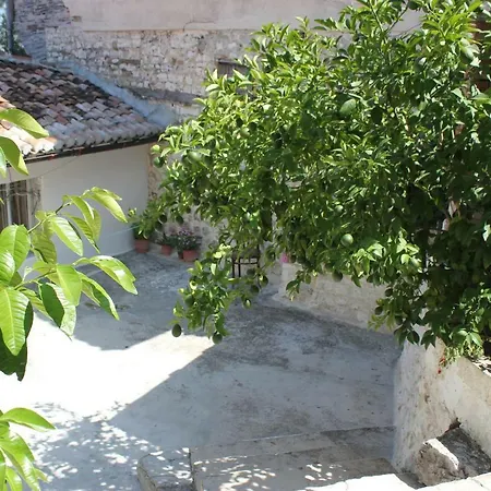 Toli Inside Castle Apartman