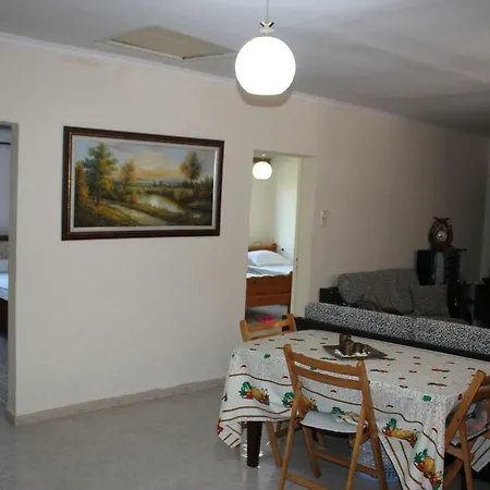 Toli Inside Castle Apartman Berat