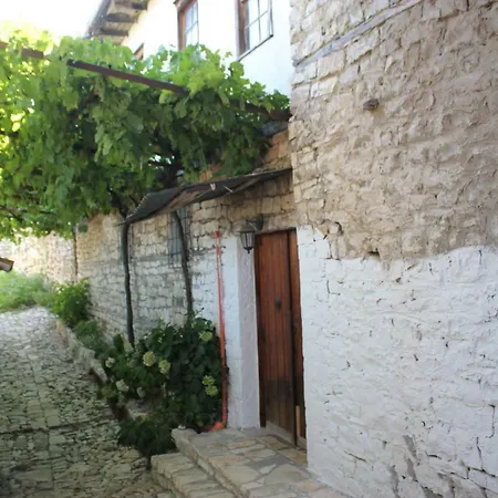 Apartment Toli Inside Castle *