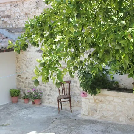 Apartment Toli Inside Castle